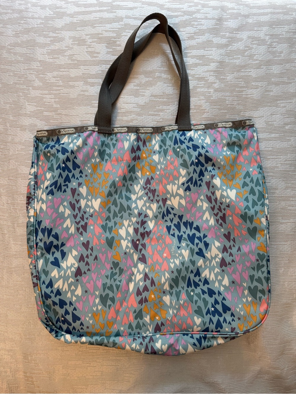 Lesportsac Tote with Multicolor Heart Pattern NWOT